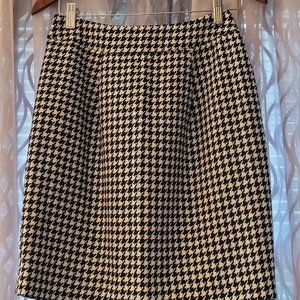 Black & White Houndstooth Skirt with zipper in back with slit in back size 2P